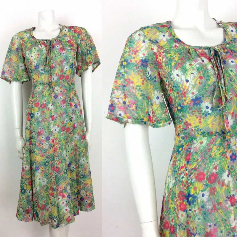 Bargain Bin VINTAGE 60s 70s GREEN WHITE PSYCHEDELIC FLORAL BELL SLEEVE TEA DRESS 8