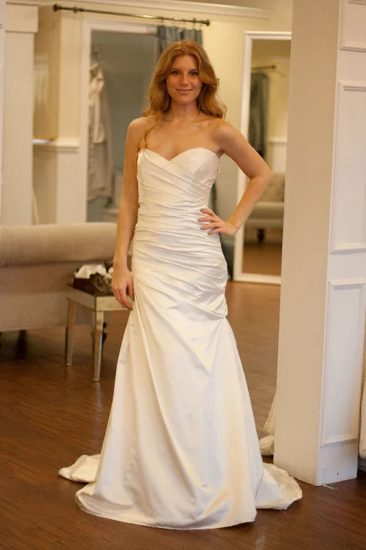 Weekend Deal Monique Lhuillier Monique Lhuillier BL1201 Size 10