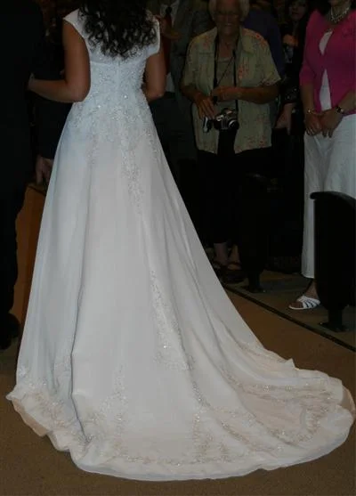 Factory Direct Sale David's Bridal style V9010