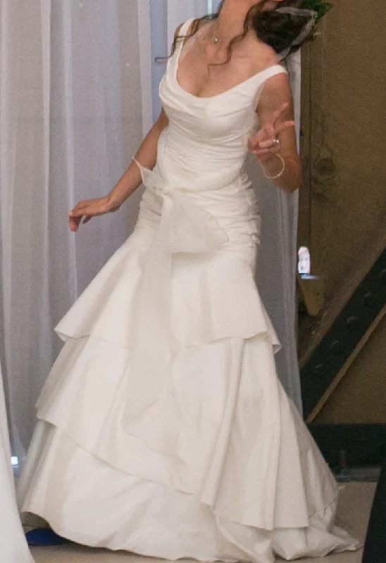 Today’s Deal David's Bridal  Taffeta Scoop Neck Ruched Bridal Gown with Tierin