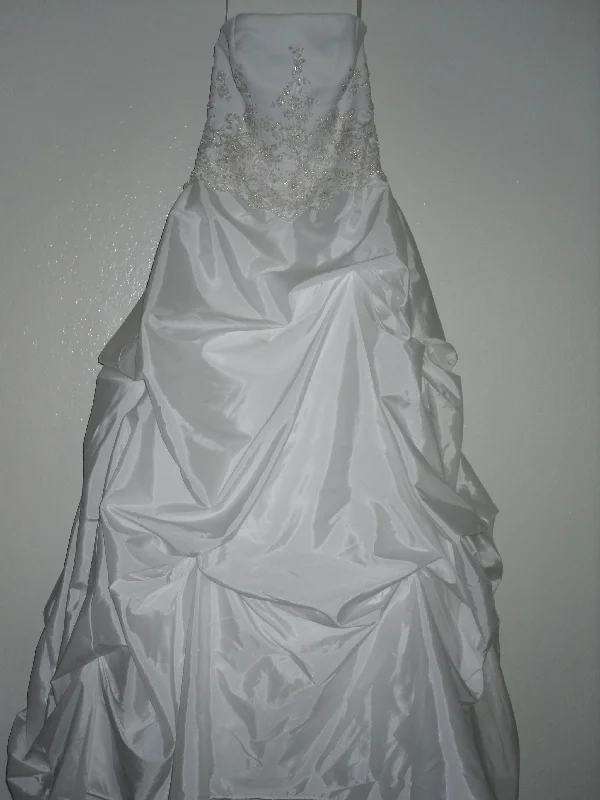 Daily Deals David's Bridal David's Bridal V9202 Size 4