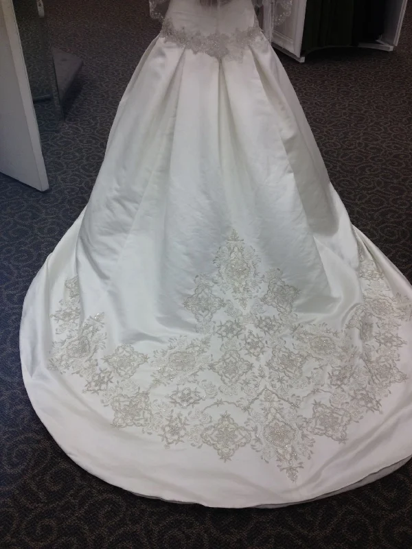 Low Prices Oleg Cassini A-line wedding gown