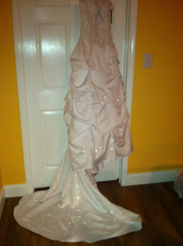 Reduced Prices Oleg Cassini White satin with beaded embroidery and cathedral t