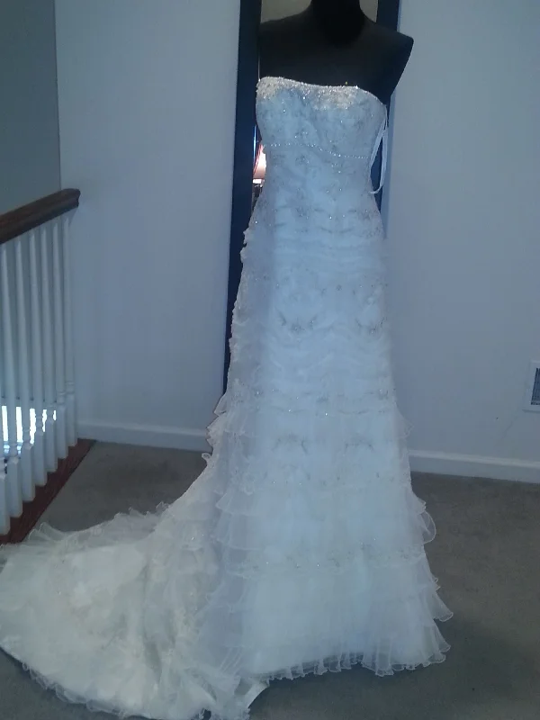 Discount Days Oleg Cassini Strapless Lace and Tulle Slim Gown (Ivory)