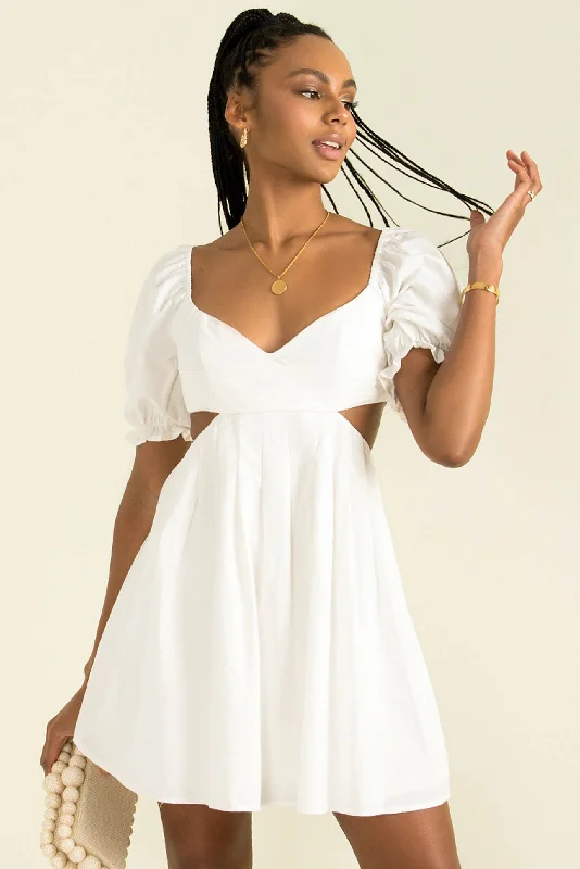 Closeout Peytonn Dress / White